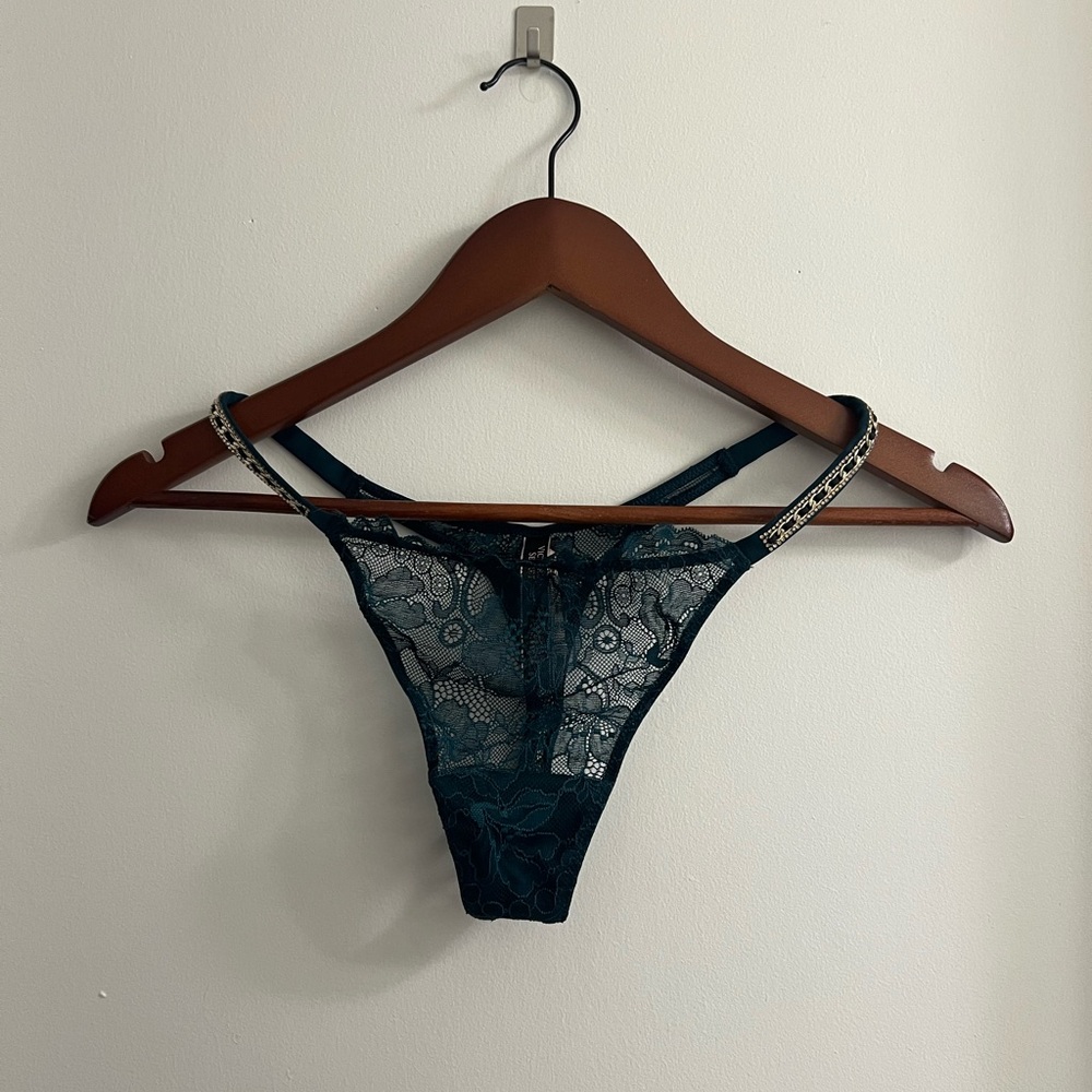 green lace chain thong